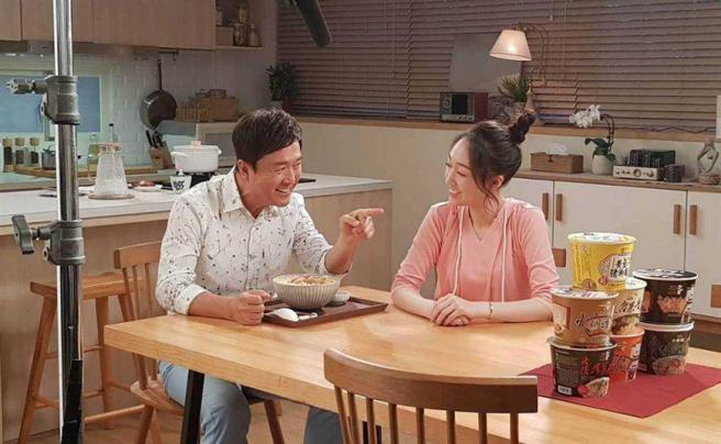 检场对王敏淳的教育方式十分特别。（图／艾迪升传播提供）