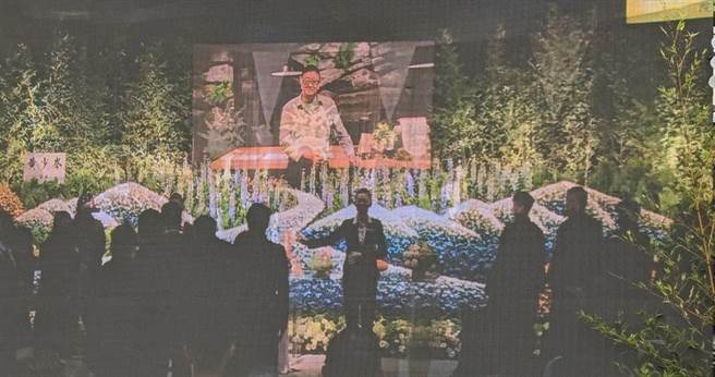 竹联帮副帮主程大川逝世，今天告别式，约千余人公祭送行。（胡欣男摄）