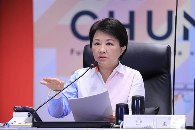 台中市长卢秀燕宣布，台中市社会住宅租金优惠大幅加码，堪称打折打到骨折。(林欣仪摄)