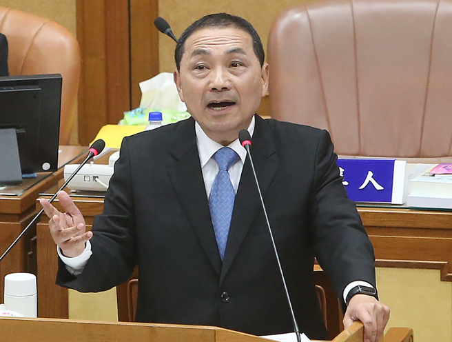 新北市长侯友宜（见图）9日出席新北市议会第4届第1次定期会议备询。（赵双杰摄）