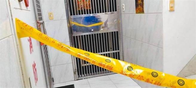 基隆发生3岁男童在无照保母家中死亡事件，当时现场拉起封锁线调查。（本报资料照片）