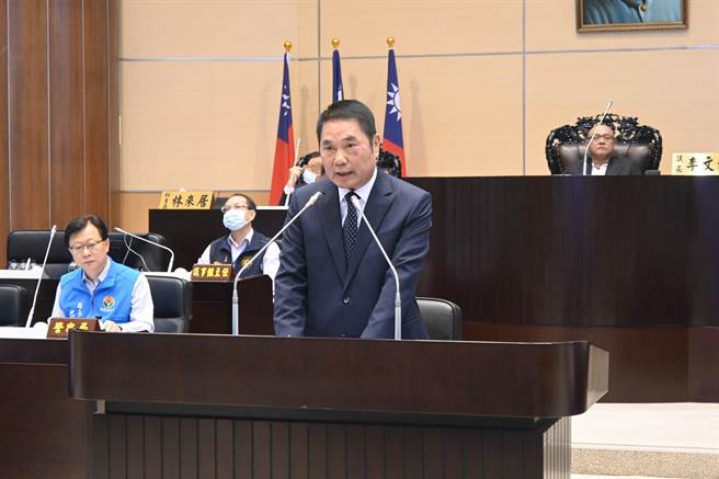 苗栗县长锺东锦今天首度施政报告，全程以客语发言，对于表现自评还算及格。（李京升摄）