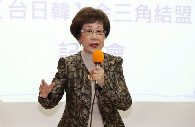 前副总统吕秀莲（图）9日举行记者会，号召爱好和平的各界人士，共同支持「台日韩金三角」结盟。（刘宗龙摄）