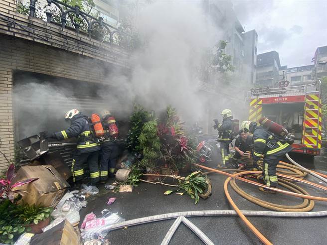 新北三重新兴路28巷今(9)日上午10时34分许惊传火警。(黄敬文翻摄)