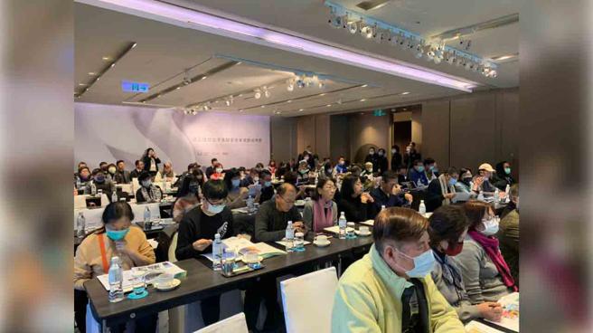 110年1月17日连云建设于寒舍艾美举办说明会，会中说明建筑规划修正为24F/B7，90户地主中87户出席，3户视讯连线，100%住户参加，声称建照拿到才知道地上24/B7的规划显非事实。 图片来源：连云建设提供
