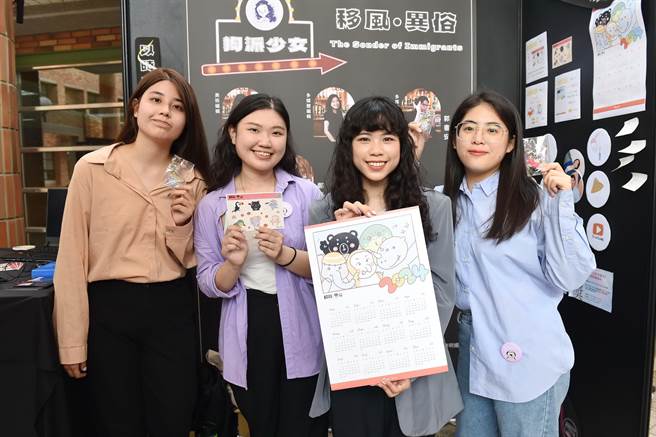 静宜大传系第15届毕展透过纪录片、论文、广播节目、摄影集、电视节目、剧情片、杂志及新媒体网页等作品呈现所学专业。（静宜大学提供）