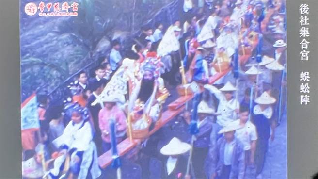 學甲慈濟宮委託台北電影蒐藏家博物館修復的10卷8毫米膠片，當中記錄民國60年代參加的陣頭。（張毓翎攝）