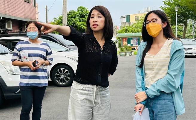 参与初选的市议员舒翠玲（中）对杨家俍退选发表看法。（翻摄照片／吕筱蝉桃园传真）