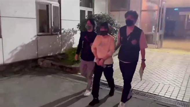 警方将吴女逮捕送办。（翻摄照片／林郁平台北传真）