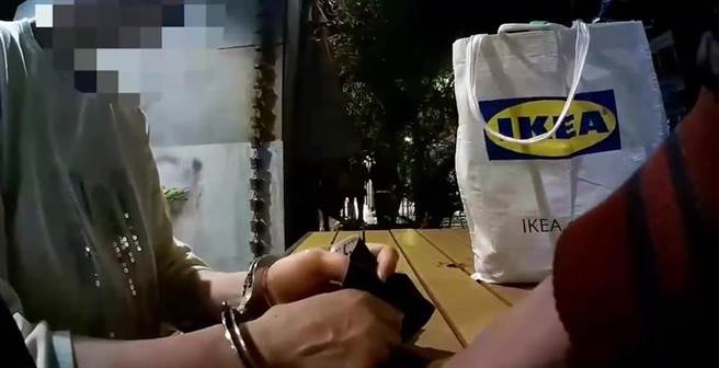 警方发现吴女居无定所，日前在中山区将她逮捕到案。（翻摄照片／林郁平台北传真）