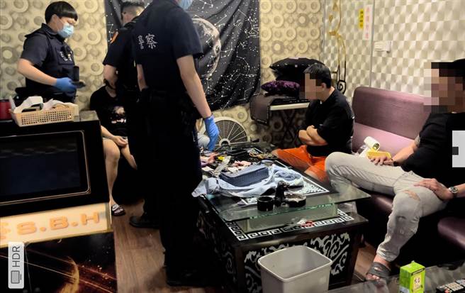 警方攻坚破获毒窟。（警方提供）