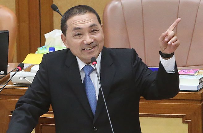 新北市长侯友宜（见图）9日出席新北市议会第4届第1次定期会议备询。（赵双杰摄）