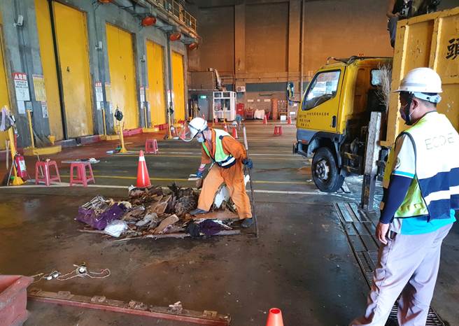 多位议员今天重视废弃物滥倒、垃圾底渣问题。（苗栗县政府提供／李京升苗栗传真）