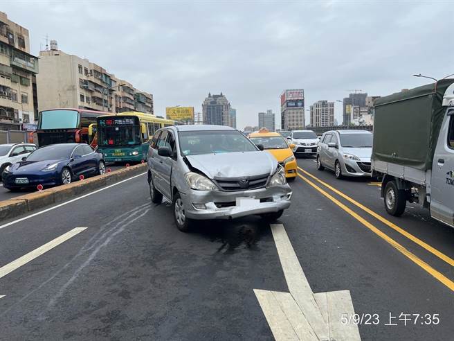 许姓男子驾驶厢型车。（翻摄照片／崔正纲高雄传真）