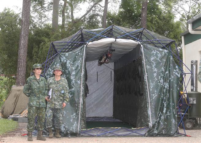 国军露天开设的沐浴设备。（陈怡诚摄）