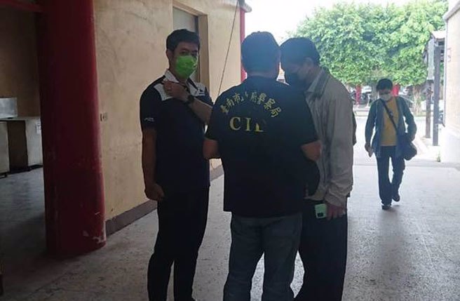 女研究生下午相验，家人悲恸不已。（曹婷婷摄）