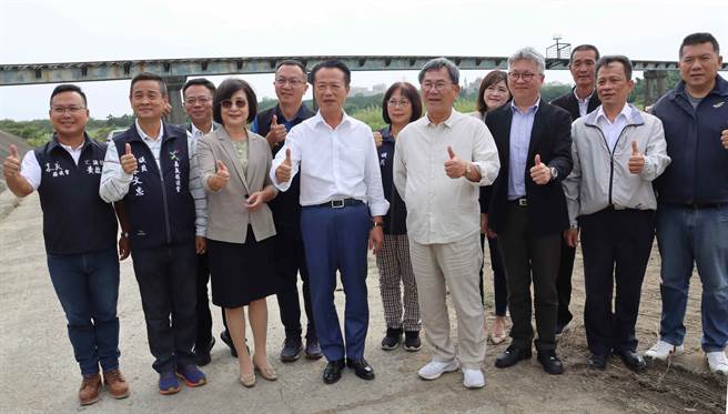 今开工祈福仪式，包括嘉义县长翁章梁等云嘉两地重要地方人士皆到场参与。（吕妍庭摄）