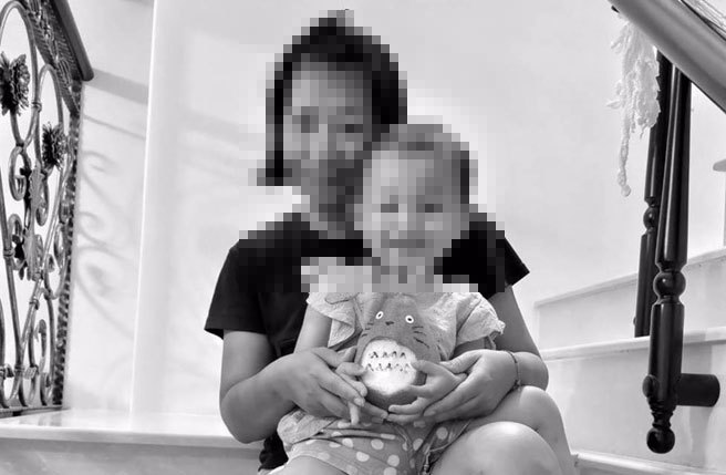 可爱3岁女童由妈妈抱着，如今小女孩因为一场车祸，来不及长大，妈妈也重伤。（家属提供／曹婷婷台南传真）