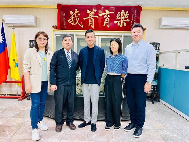 桃园市永平工商今日邀请获米其林二星的LOGY主厨田原谅悟到校对餐饮科三年级即将毕业的学生进行演讲。（永平工商提供／蔡明亘桃园传真）