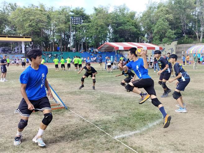 桃园市建国国中巧固球日前在南投师生杯巧固球赛事夺下冠军，取得U15代表权，将赴新加坡比赛。（校方提供）