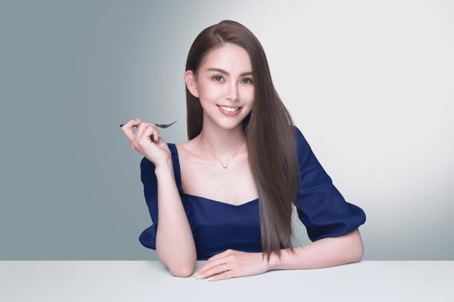 全联We Sweet推出「甜点女人节」，首度邀请昆凌拍摄形象广告。（全联提供）