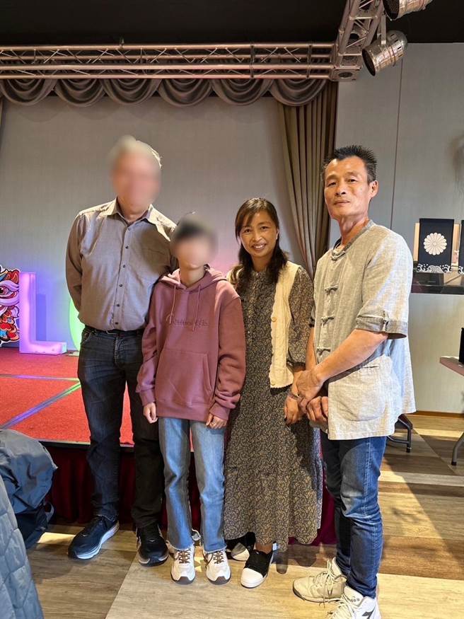 出养至瑞典6年的寄养童「小莉」，在母亲节前夕，返台感谢寄养妈妈」。（家扶提供）