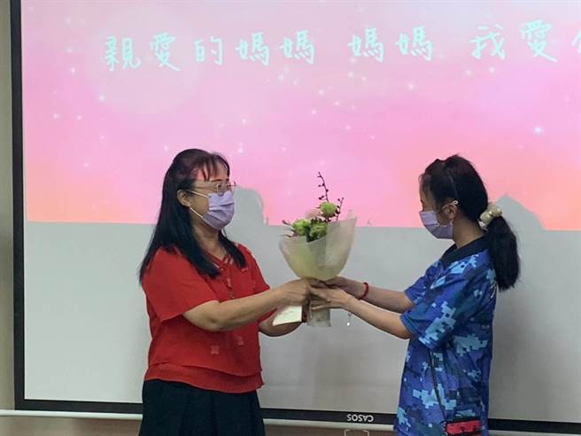 母親節到來，小玟最想跟媽媽說聲：「媽媽我愛您」。（記者林雅惠攝）