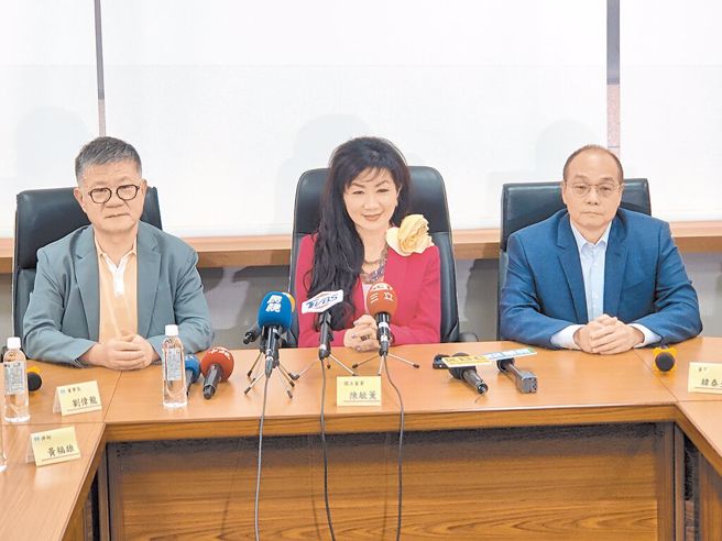 泰山企业发布重讯，解任陈敏薰(中)独立董事之职。（资料照片/龙邦国际提供）