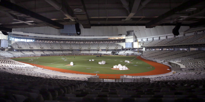 台北市议会教育委员会9日视察大巨蛋，并提出座位顏色吃球以及萤幕过小等缺失，图为大巨蛋内部现况。（范扬光摄）