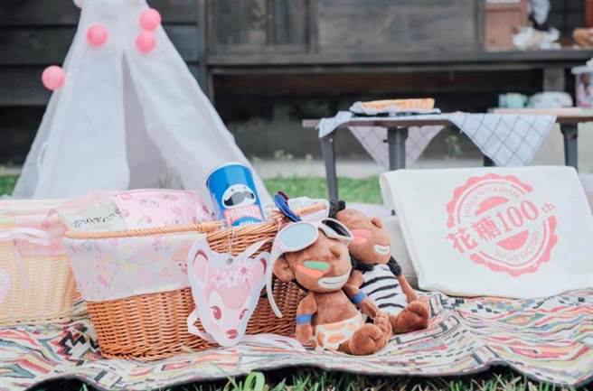 「台糖花莲旅馆」和风木屋含早餐，再送迪士尼野餐篮、KKday野餐垫，售价3483元起。(台糖花莲旅馆提供)