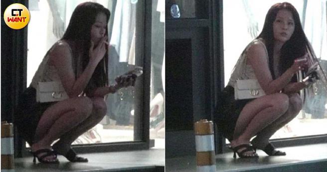 10多分钟过去，李明珊再度走出服饰店，上演「亚洲蹲」的姿态狂抽菸。（图／本刊摄影组）