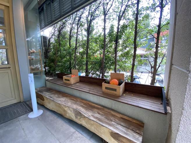 「小乐沐 Le Cote LM」以悠閒的餐酒馆形式，融合台湾食材的法式餐点，再度成为饕客朝圣必访餐厅。（冯惠宜摄）