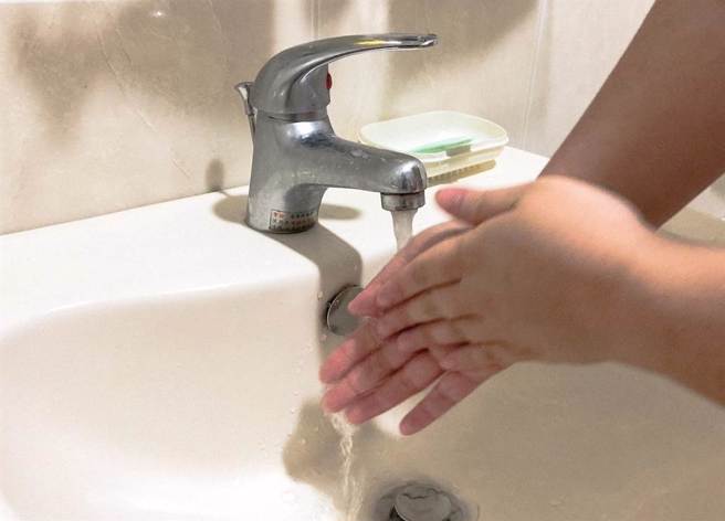 预防肠胃炎需注意个人卫生，建议要常常洗手消毒。（本报资料照）