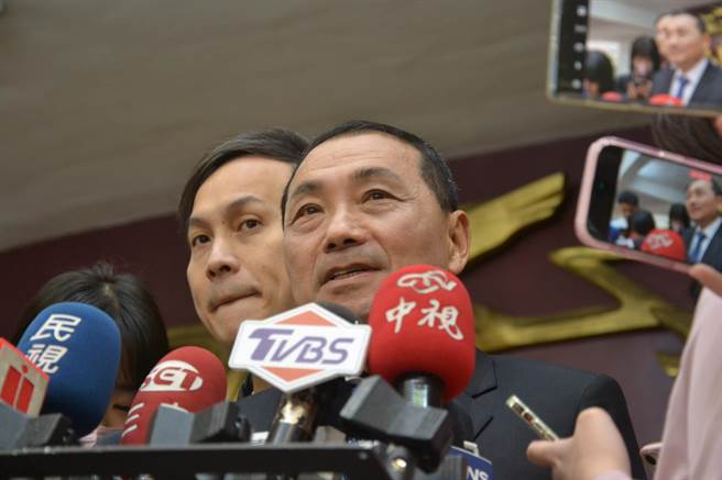 随着国民党初选，蔡政府有没有阻挡BNT疫苗再次掀起热议，新北市长侯友宜今也轰「记得当时疫情非常严峻，政府在採购疫苗，支持没有能力，让人民陷入水深火热」。（蔡雯如摄）