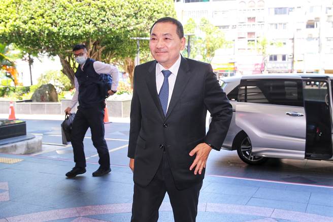 新北市长侯友宜10日前往市议会进行市政总质询。（黄世麒摄）