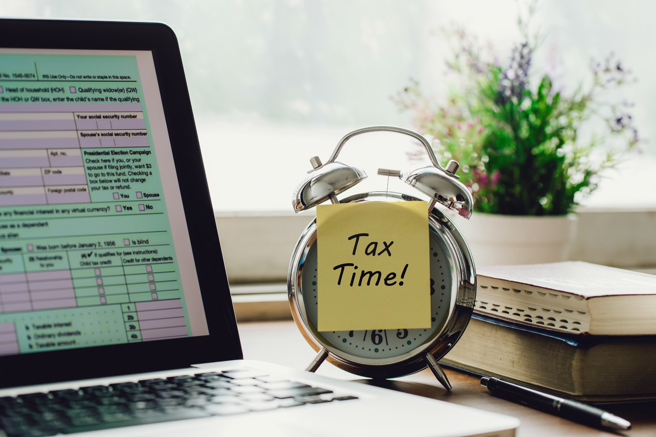 2023年5月申报所得税有多项变动，包括标准扣除额与特别扣除额调升、基本生活费调高等，纳税人将有感减税。（示意图/ shutterstock）