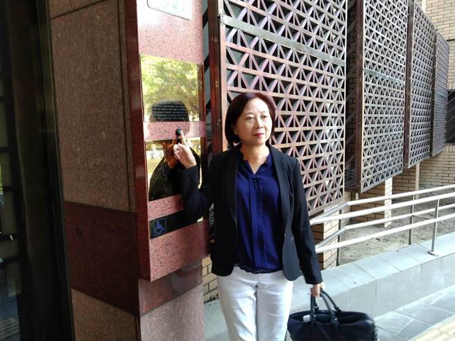 律师黄秀惠控告联合报张姓记者涉嫌窃听检评会内容。（陈志贤摄）