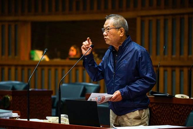 宜兰县议员陈文昌批科技执法是科技抢钱。（李忠一摄）