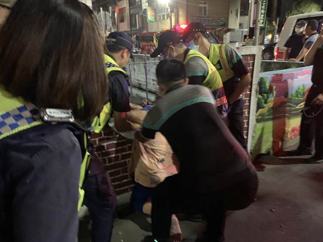 警方表示，当时杨女情绪高涨，不断难过哭喊等负面情绪，因此赶紧安抚杨女情绪，等待其情绪稳定以后，给予关怀劝说。(警方提供／吴建辉彰化传真)