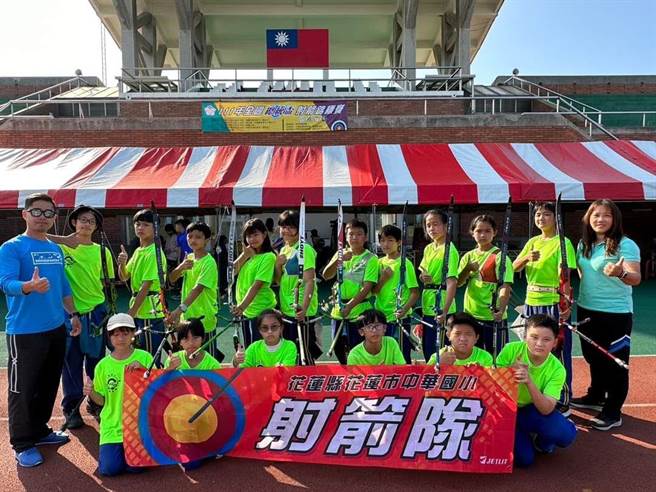 花莲县中华国小射箭队7月将代表台湾出战美国国际邀请赛，但因选手家境窘困，出国经费难筹，盼社会各界能支持小选手一圆国手梦想。（中华国小提供／罗亦晽花莲传真）
