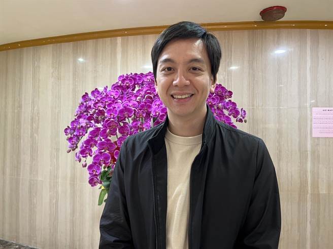 桃园市议员牛煦庭出线，将挑战民进党现任立委郑运鹏。(蔡依珍摄)