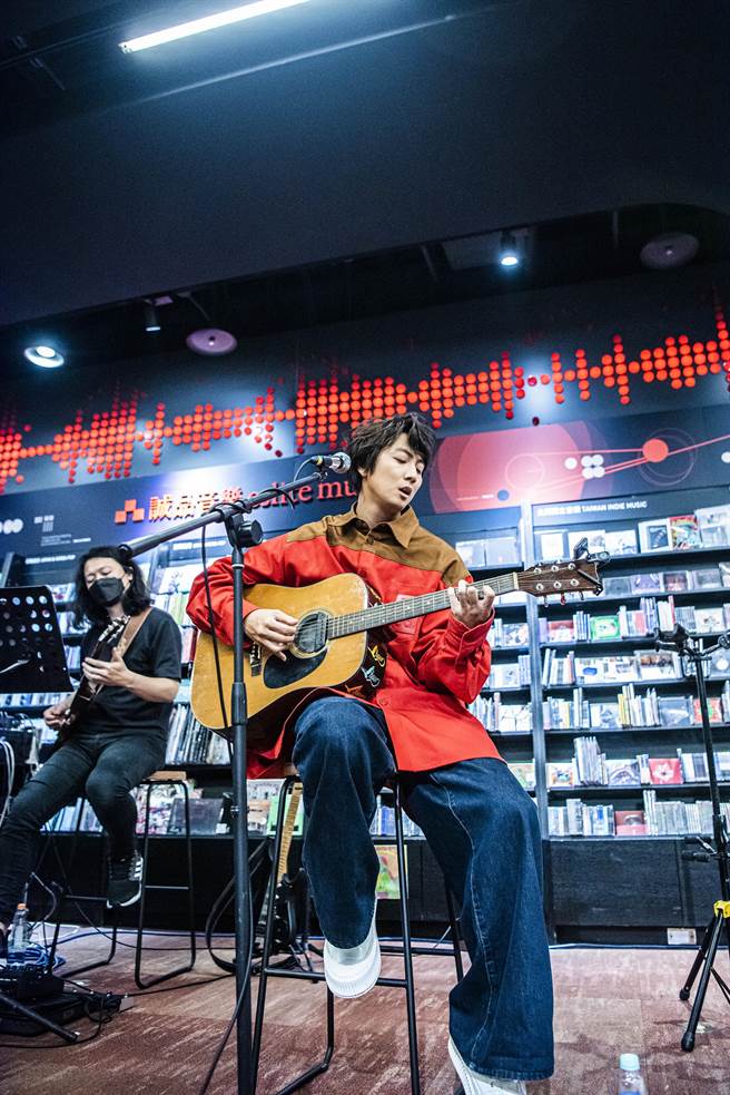许书豪日前在诚品举办《最美的地方》音乐分享会。（华纳音乐提供）
