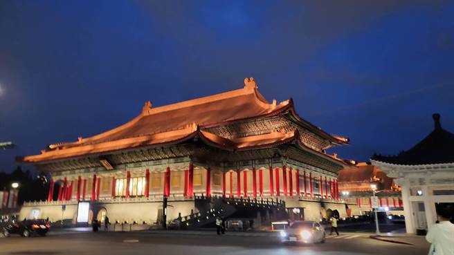 文化成年礼金将于6月6日正式开放领取，18至21岁青年将获得1200点文化币。图为国家戏剧院。（李欣恬摄）