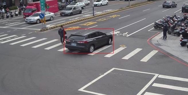 1日起全台交通大执法，嘉义市政府警察局1日至7日共取缔告发违规970件。（嘉义市警察局提供∕吕妍庭嘉义传真）