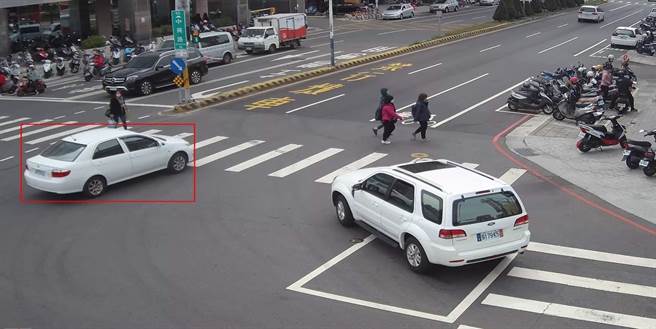 1日起全台交通大执法，嘉义市政府警察局1日至7日共取缔告发违规970件。（嘉义市警察局提供∕吕妍庭嘉义传真）