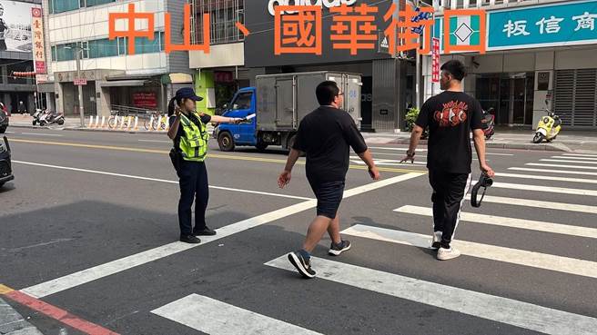 1日起全台交通大执法，嘉义市政府警察局1日至7日共取缔告发违规970件。（嘉义市警察局提供∕吕妍庭嘉义传真）