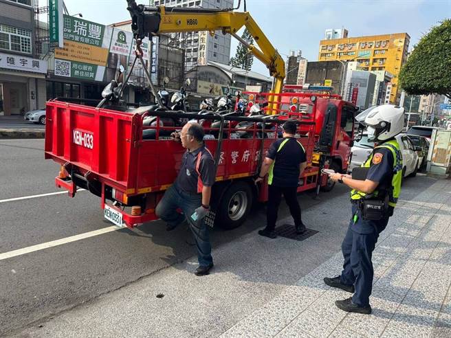 1日起全台交通大执法，嘉义市政府警察局1日至7日共取缔告发违规970件。（嘉义市警察局提供∕吕妍庭嘉义传真）
