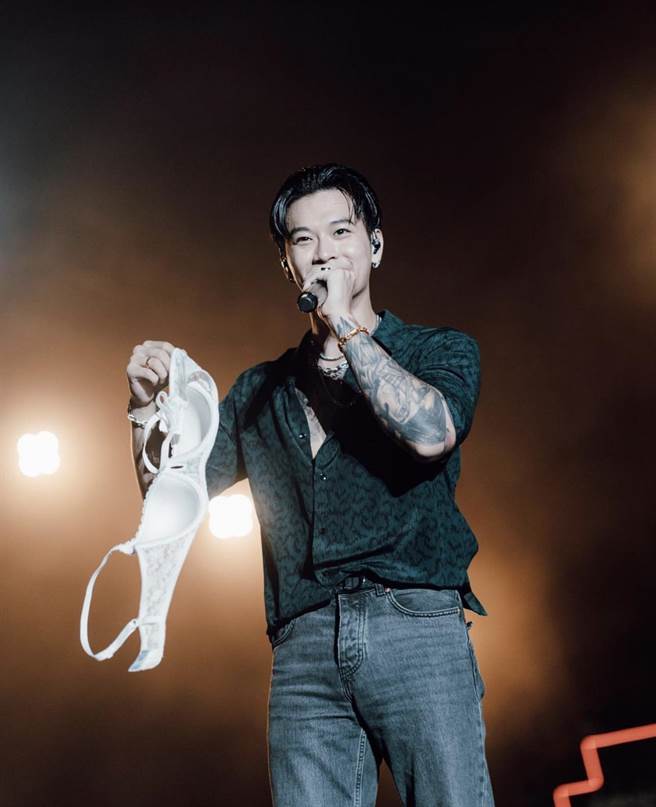 高尔宣春乐当空中飞人，远赴英国、香港音乐祭开唱征服乐迷  。（龙大谢音乐提供）