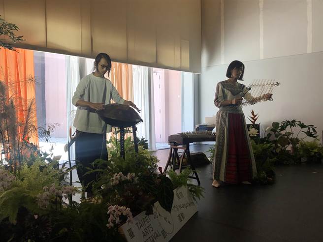 台北艺术节8月5日开跑，今年以「万物运动」为主题，10日记者会上由Oneness声波疗癒乐团《植物连结声波浴》开场。（张芷瑜摄）