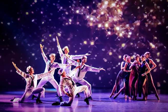 《飙舞士林2.0》以国标舞为艺术语言、表现士林百年起落，是一出老少咸宜的作品，去年开幕季演出深受观眾欢迎。（北市文化局提供／张芷瑜台北传真）